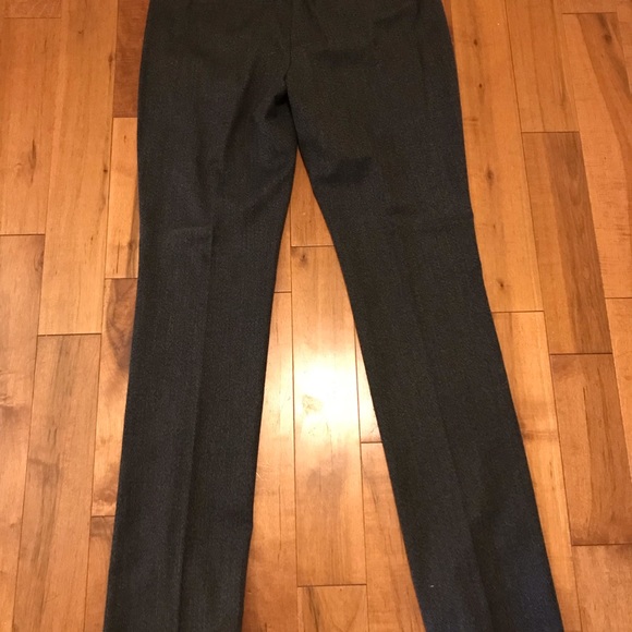 Woman’s work suit (including jacket and pants) - Picture 5 of 6